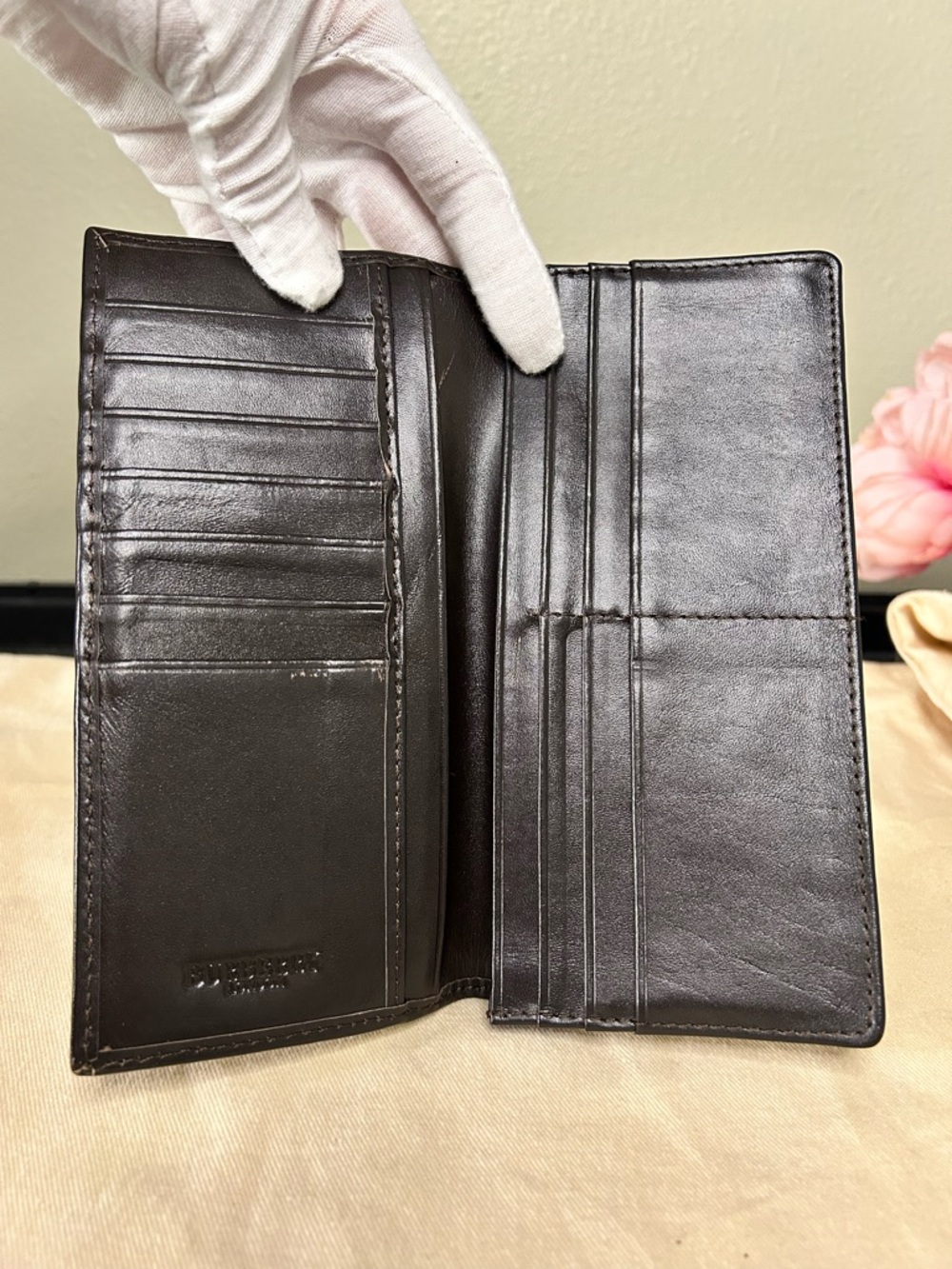 Burberry Iconic Nova Check Bifold Wallet  with Embossed Logo - Picture 4 of 10